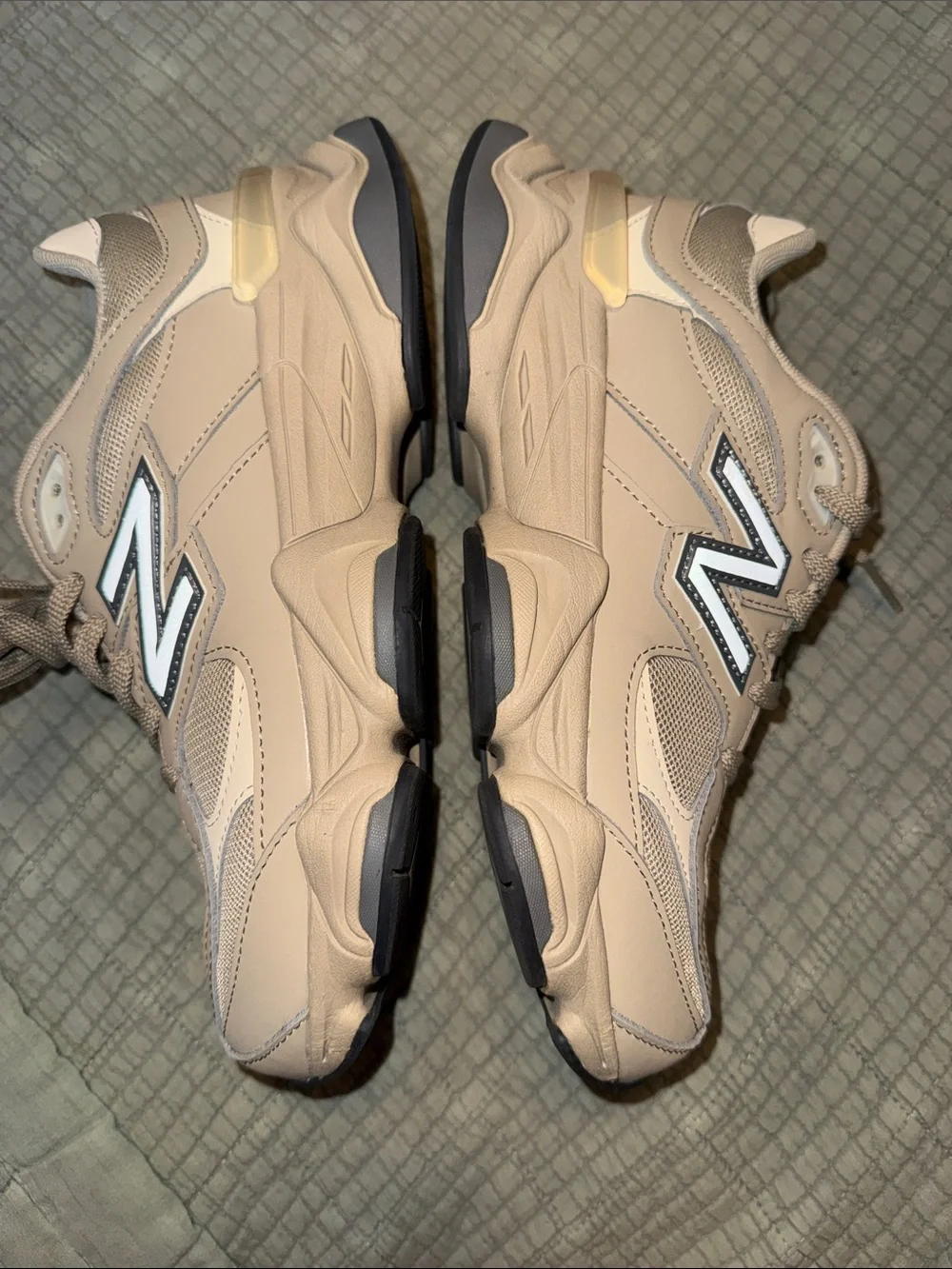 Big Kid’s New Balance 9060 Sneakers in Beige/tan